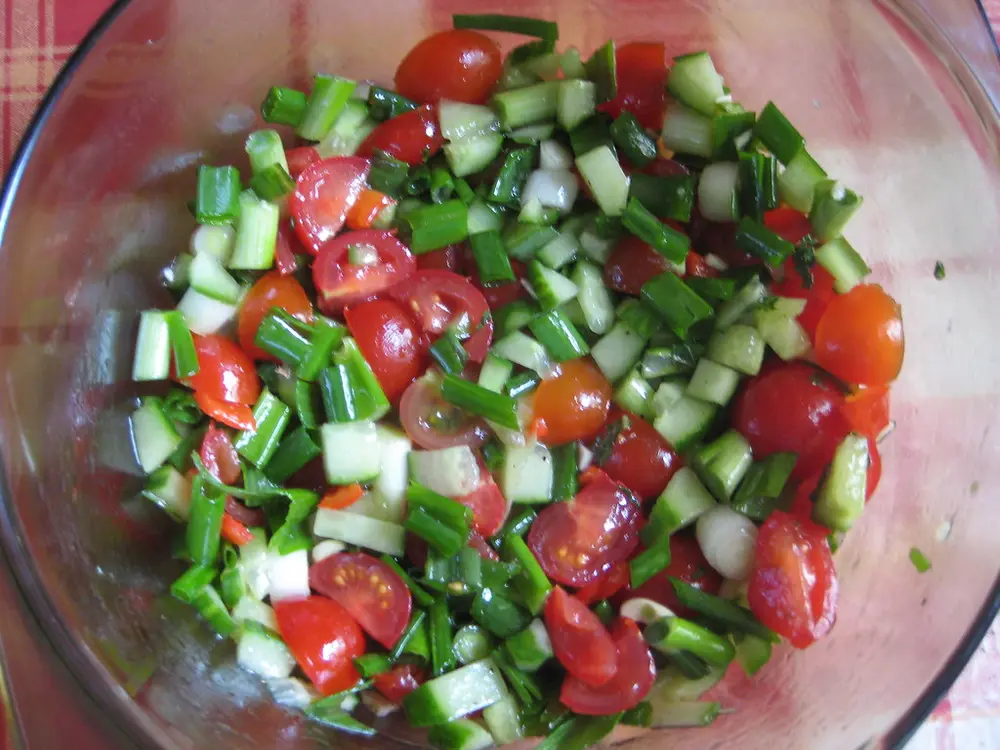 Organic olive oil salad — Mediterranean anti-inflammatory plate